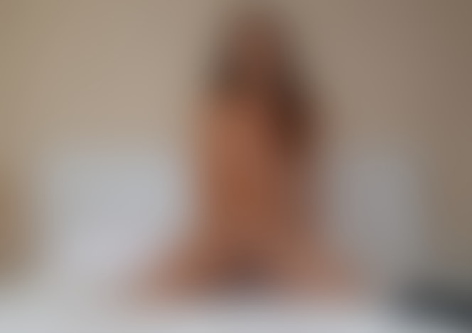 407_Kim_masturbates_and_dirty_talks_with_a_BBC_dildo