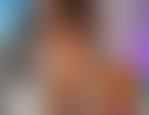 999_027_SHOW_White_Shorts_Chucks_and_Facial