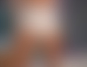 999_027_SHOW_White_Shorts_Chucks_and_Facial